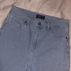 Size 6 regular Abercrombie Simone high rise ankle